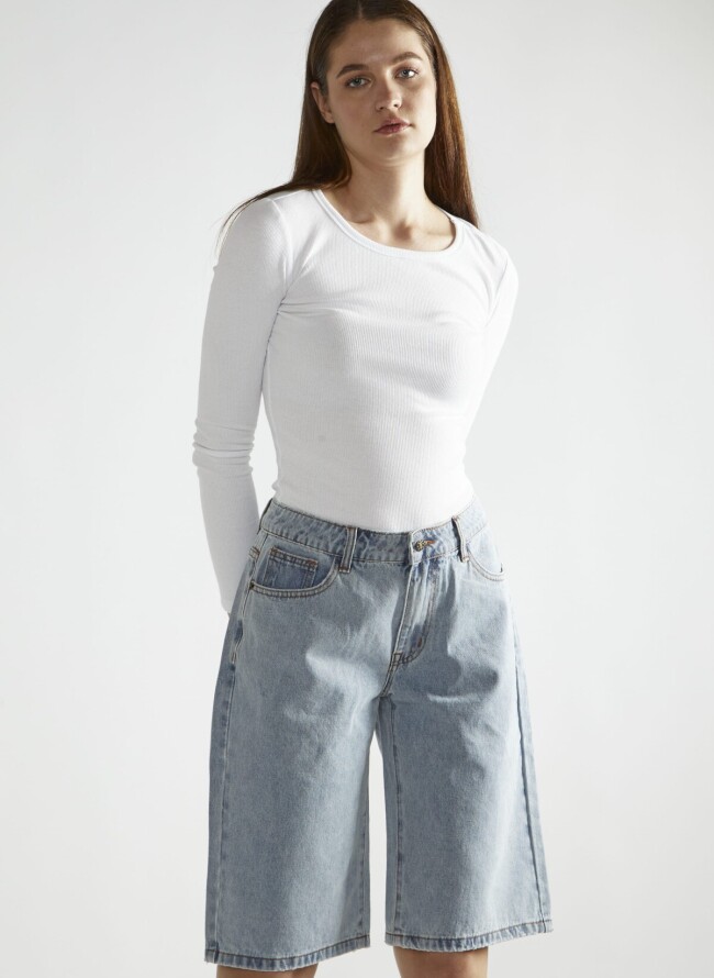 GLAMOROUS βερμούδα washed denim